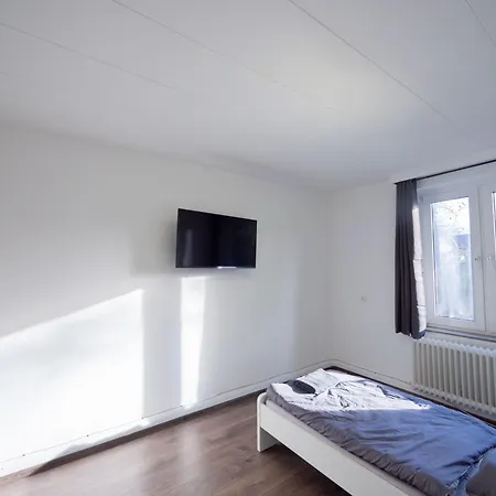 Monteurwohnung-fuer-9-personen-in-guelzow-wlan-aufenthaltsraum-parkplatz-naehe-hamburg-gwhe1302 Apartment Gulzow